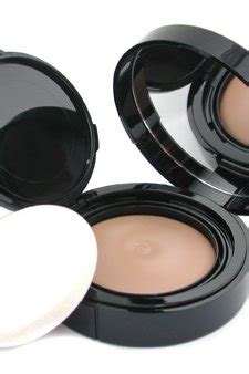 Chanel Teint Innocence SPF 10 Pressed Powder .